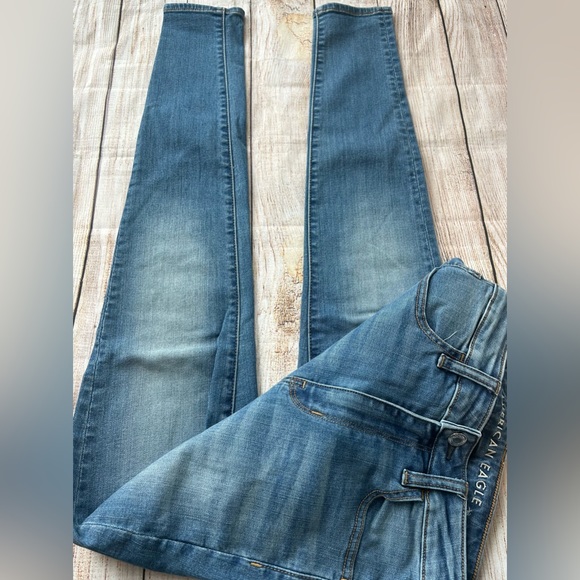 American Eagle Light Wash Super High Rise Jegging - Picture 6 of 7